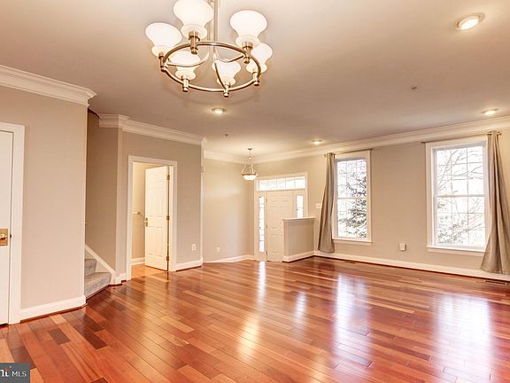 5th image of 22108 Fair Garden Ln