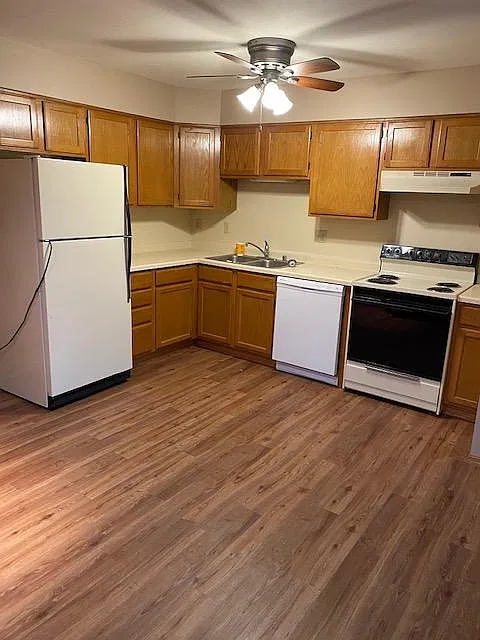 2 bed, 900 sqft, $1,500 — Photo 3