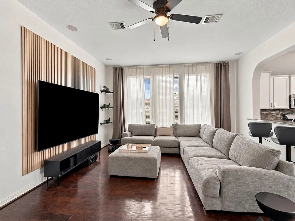 326 Lake Rim Dr
