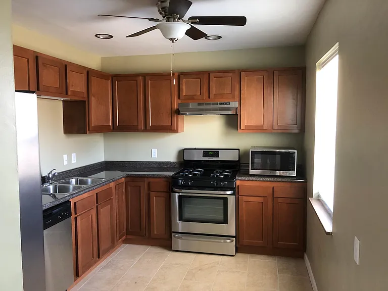 8991 Plainfield Rd — Photo 6
