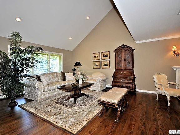 4th image of 12 Sunset Ln E