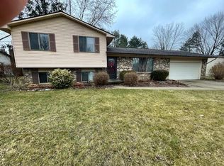 1143 Springview Dr, Flushing, MI 48433