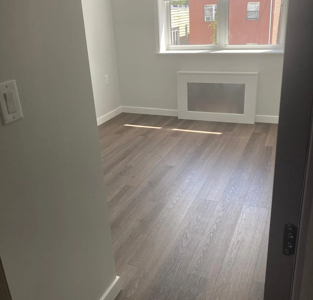 4 bed, $2,800 — Photo 1