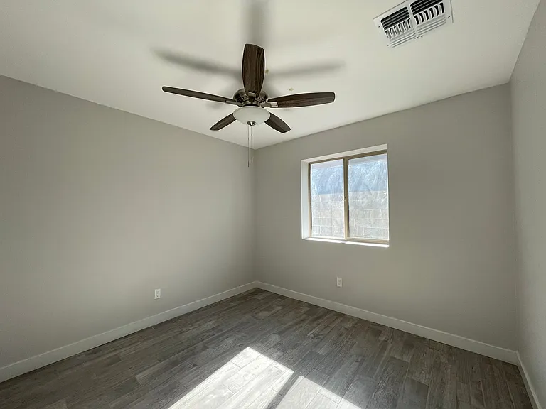 Charming 1 bed 1 bath in great location! — Photo 13