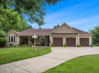 1426 S Ridgeview Rd, Olathe, KS 66062
