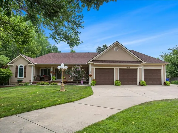 1426 S Ridgeview Rd, Olathe, KS 66062