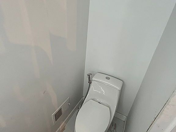 3rd image of 1005 Chestnut St