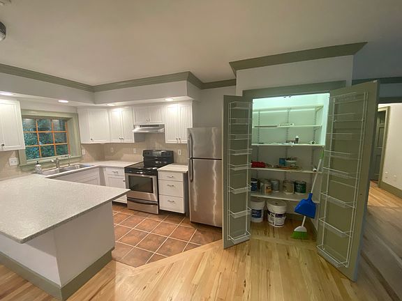 Kitchen pantry