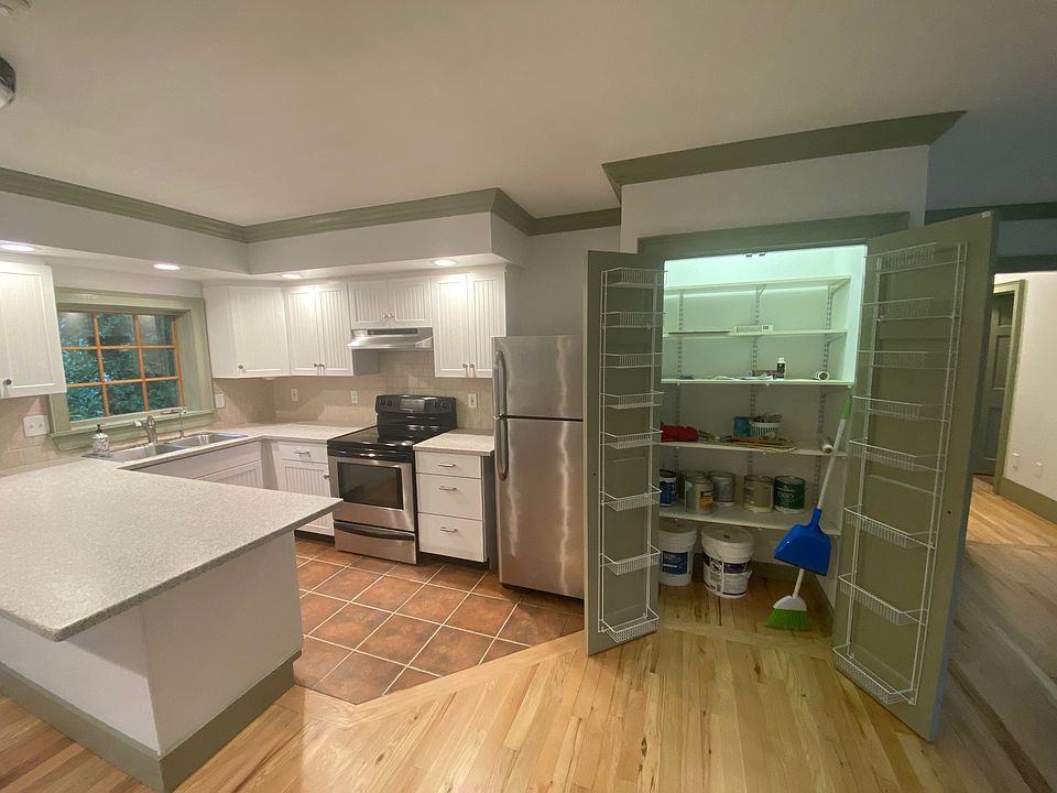 Kitchen pantry
