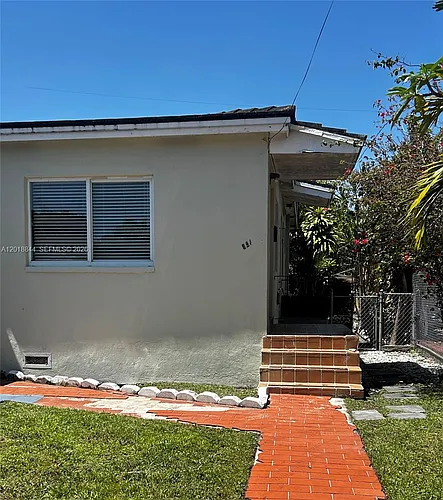 831 SW 11th St #B Photo 1 831 SW 11th St #B Photo 1