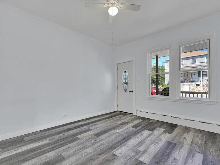 805 Pottsville St — Photo 2