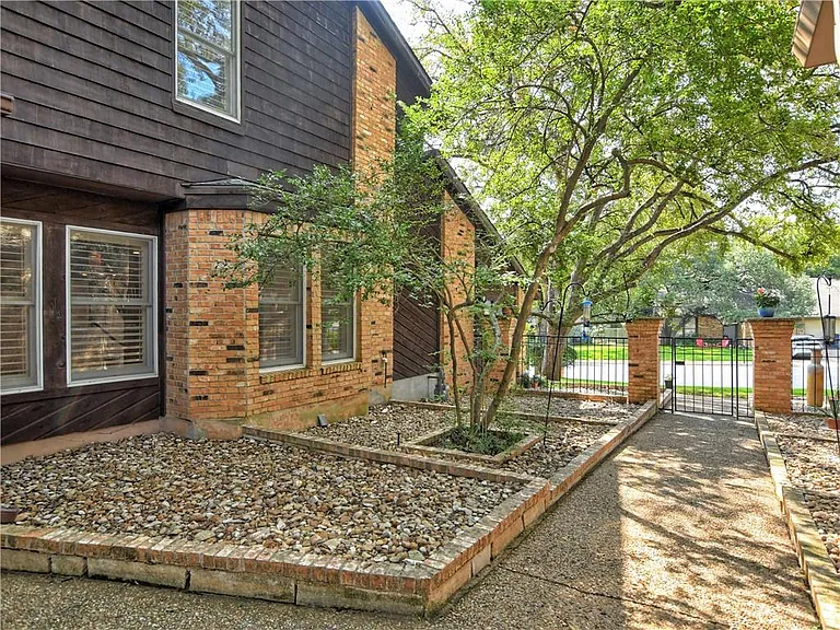 8123 Forest Mesa Dr — Photo 28