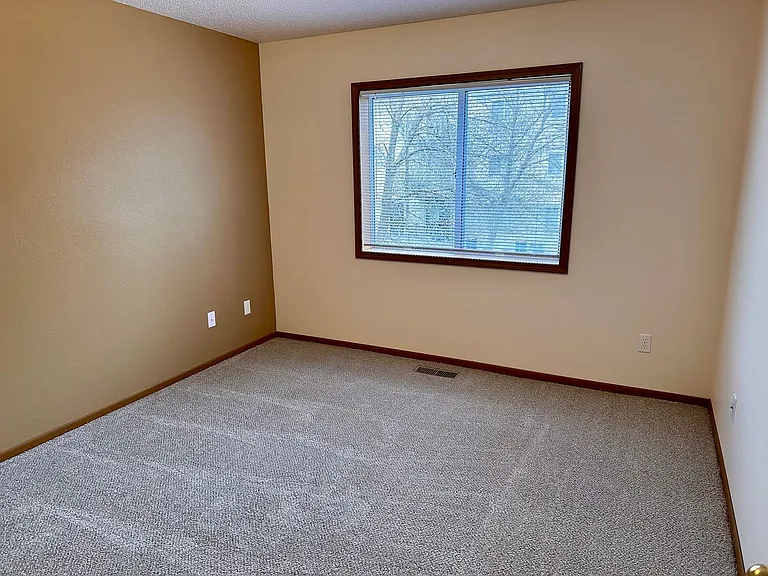 Park Avenue Apartments — Photo 32
