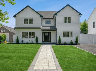 23 Valley Rd, Levittown, NY 11756