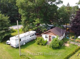 2 Oak Ave, East Gwillimbury, ON L9N1A1