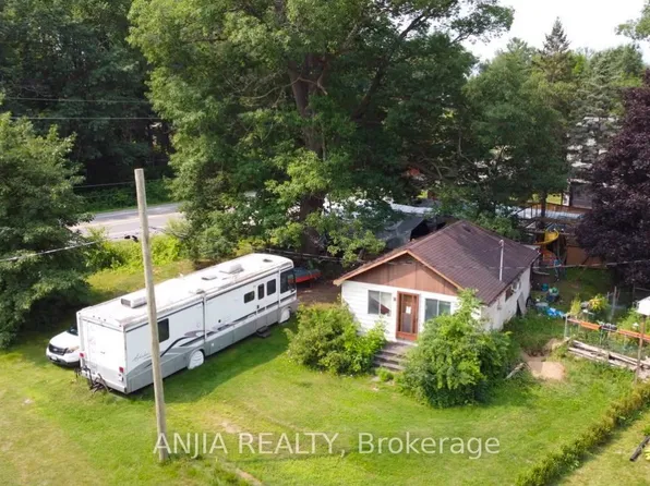 2 Oak Ave, East Gwillimbury, ON L9N 1A1