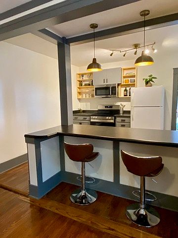 Barstools included