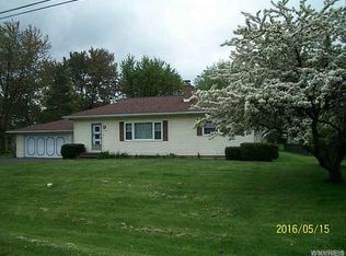 5992 Hermitage Rd, Niagara Falls, NY 14305