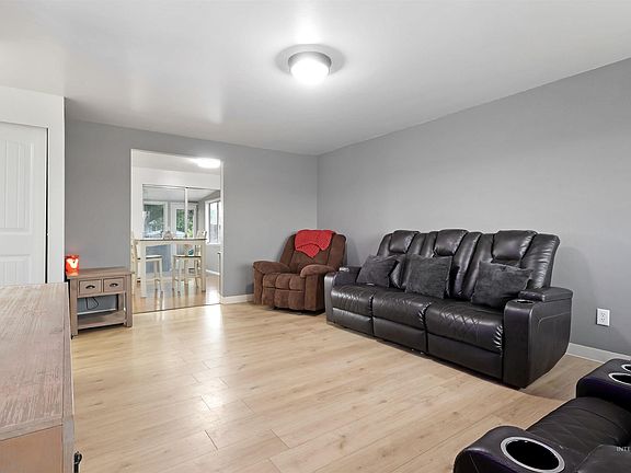 5th image of 2631 Park Ave