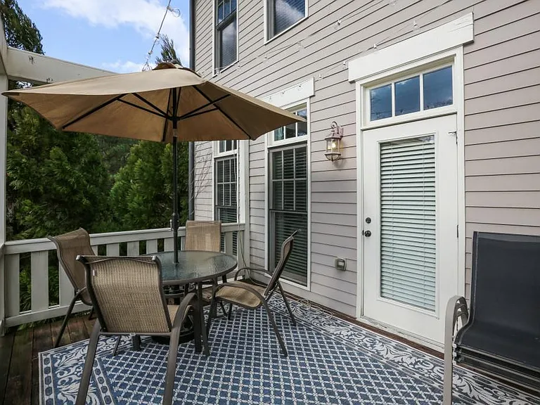 2114 W Village Xing SE — Photo 37