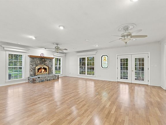 3rd image of 74262 Dogwood Rd