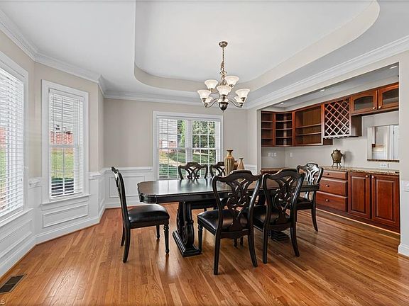 3rd image of 105 Meadowcrest Ct