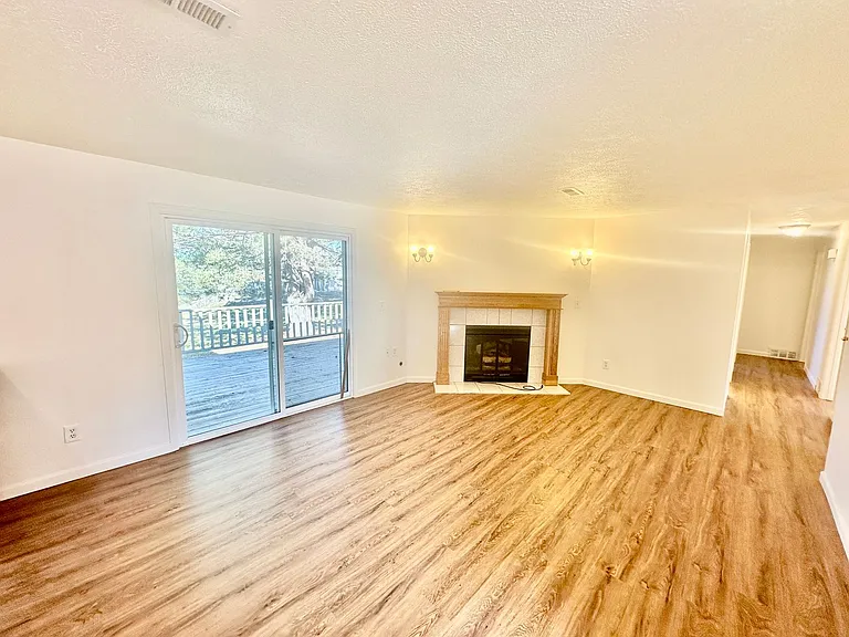 11409 N Guinevere Dr — Photo 3