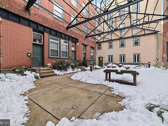 4th image of 130-36 Bread St Unit 117