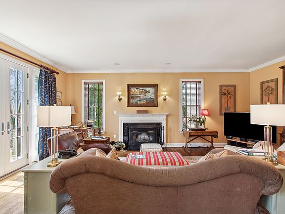 5th image of 8 Fourteen Hills Ct