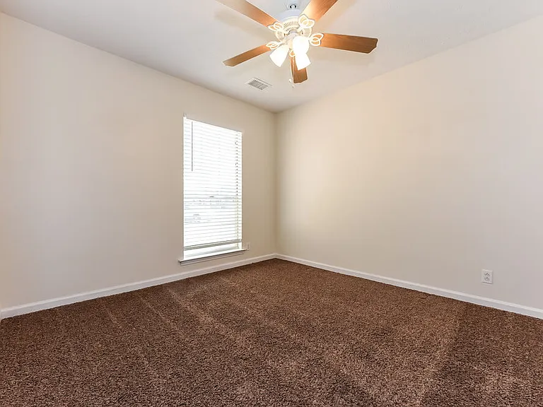 104 Carolina Ct — Photo 10