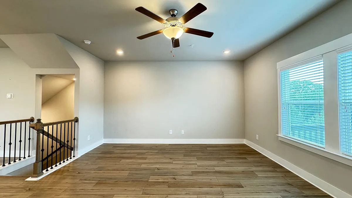 4 bed, 3.5 bath, 2376 sqft, $2,900 — Photo 4