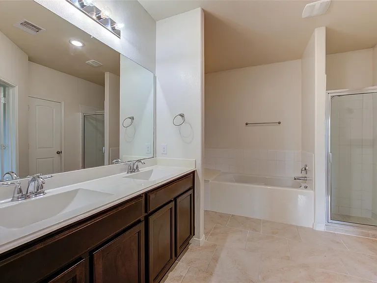 734 Mill Spring Ct — Photo 43
