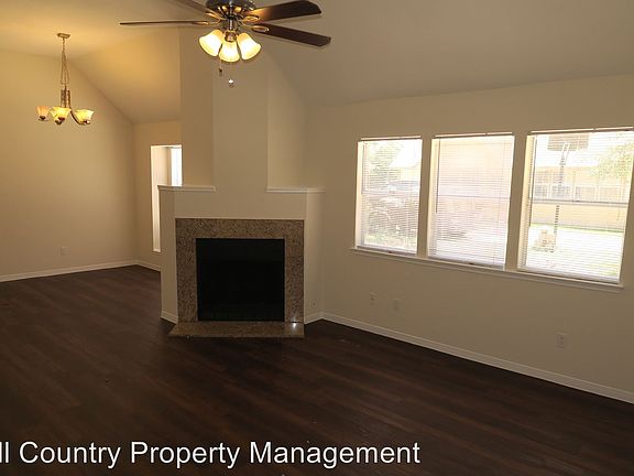 3rd image of 1414 Moss Creek Dr