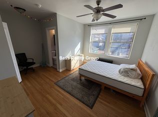 1353 W Greenleaf Ave #110, Chicago, IL 60626