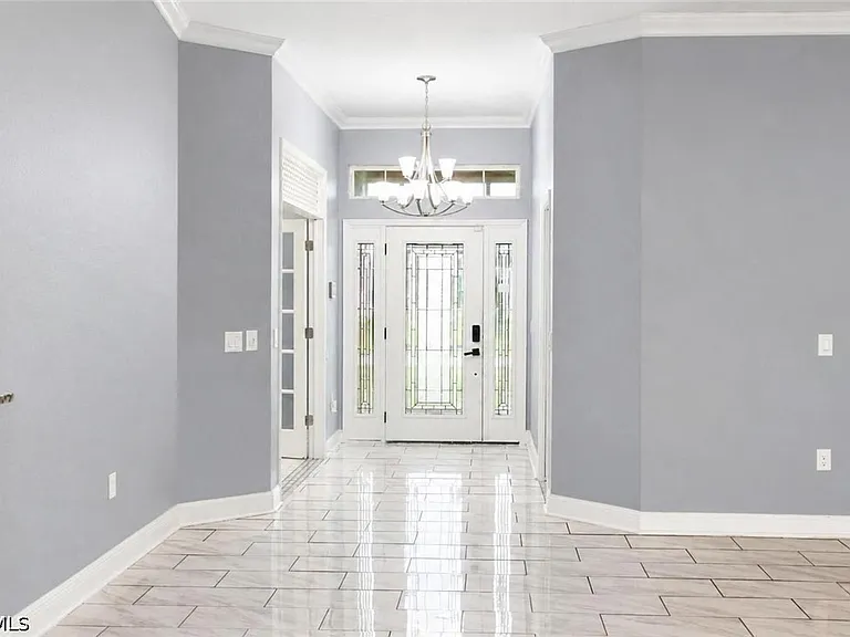 432 Willowbrook Dr — Photo 2