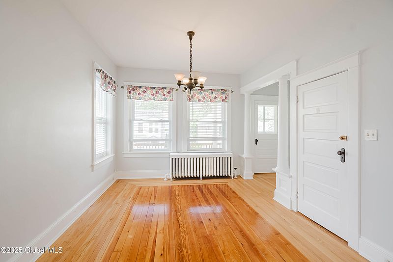5th image of 44 Younglove Avenue