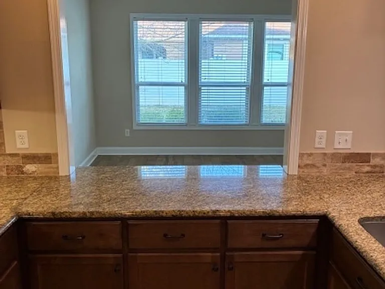 102 Miller Ct — Photo 13