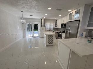 18908 Bobolink Dr, Hialeah, FL 33015