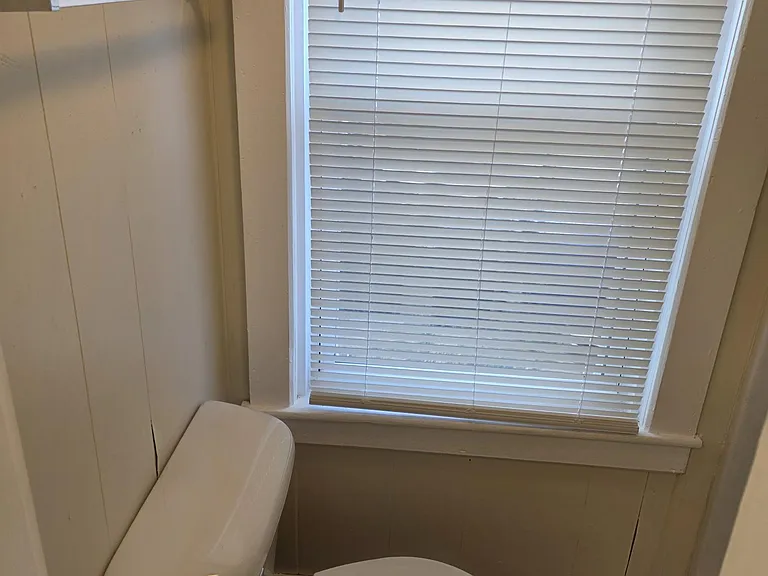 16-18 Hedley Ave #1LR — Photo 7