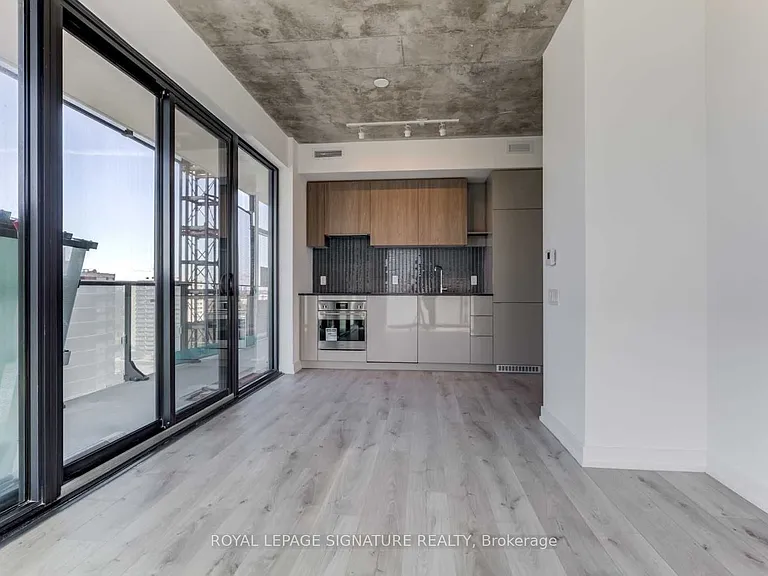 161 Roehampton Ave #903 — Photo 6