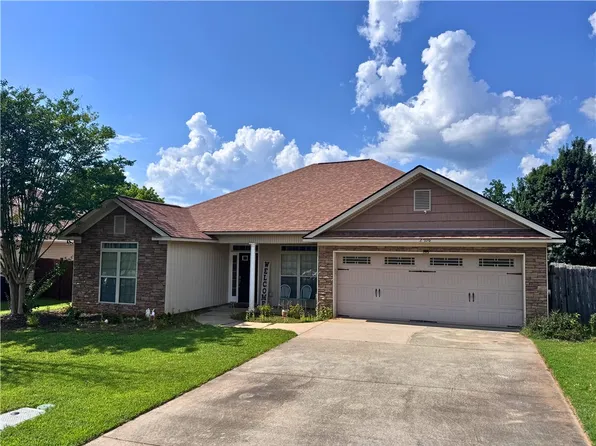 2706 Youngwood Ln, Opelika, AL 36801