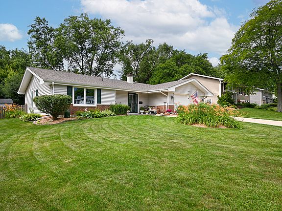 2nd image of 21W715 Glen Valley Dr