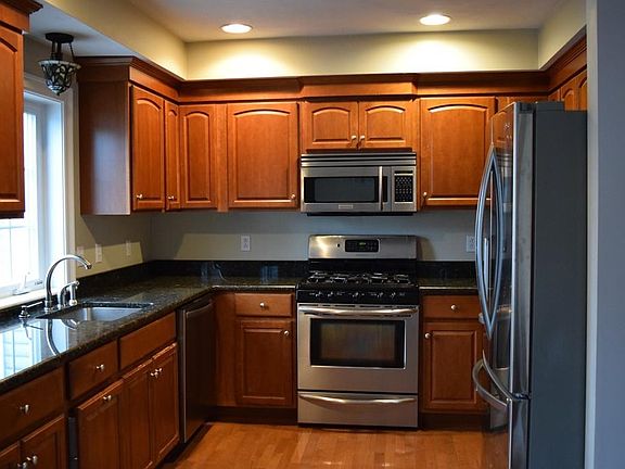 2nd image of 514 Sea St #514