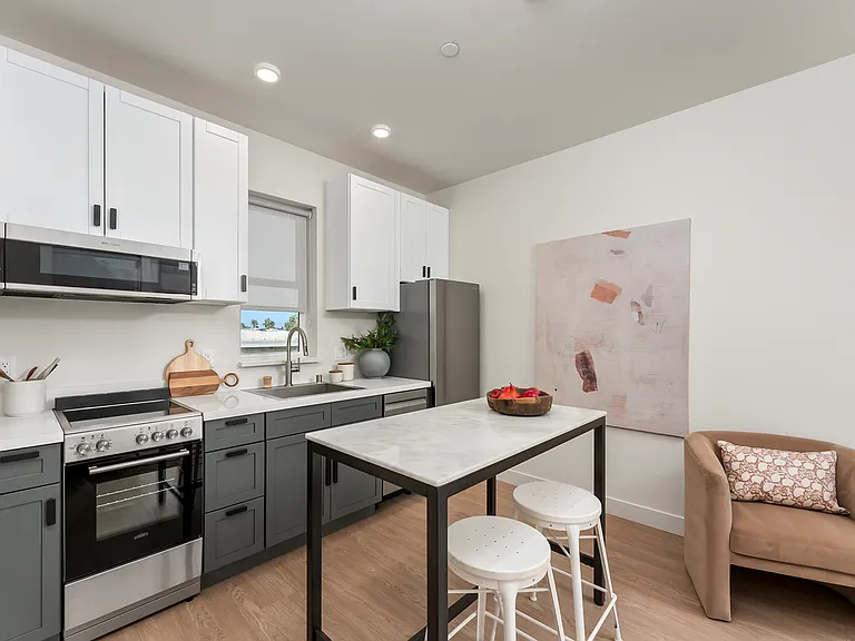 1221 C St — Photo 10