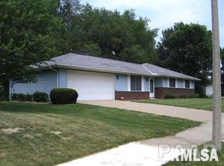 2729 W Briarcliffe Ln, Peoria, IL 61604