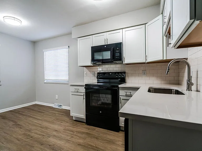 656 Riverview Dr #B — Photo 6