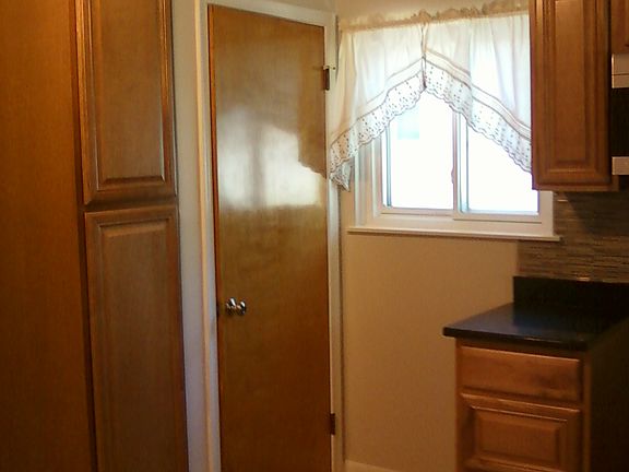 4th image of 28258 Groveland St