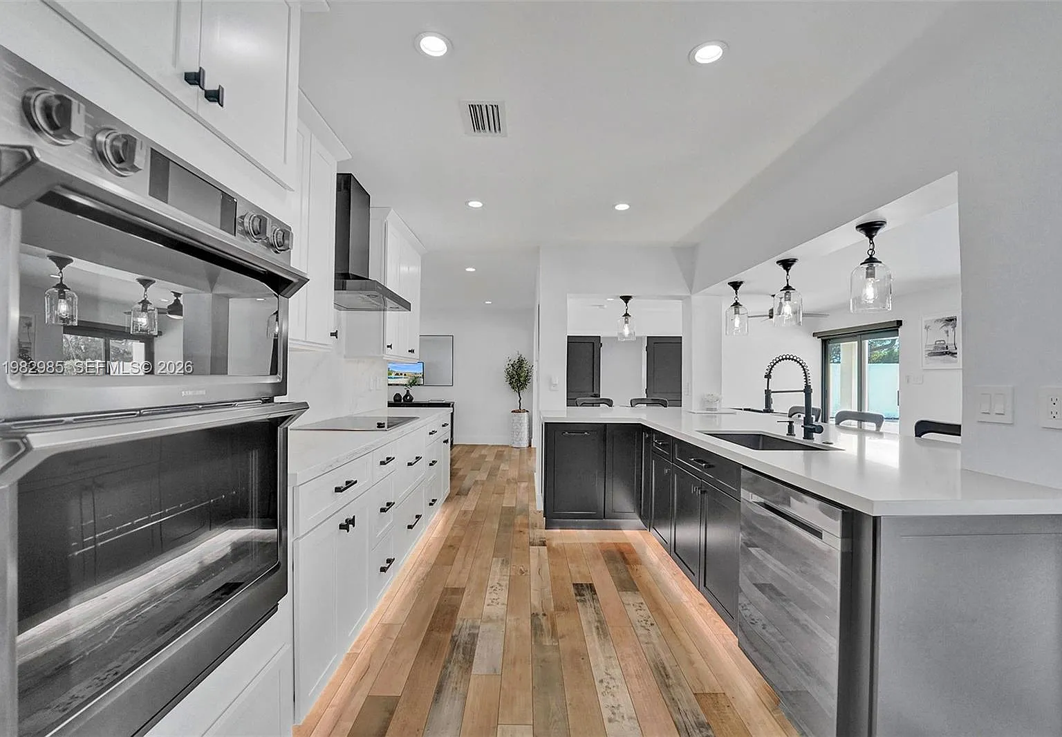 4 bed, 1844 sqft, $3,900 — Photo 2