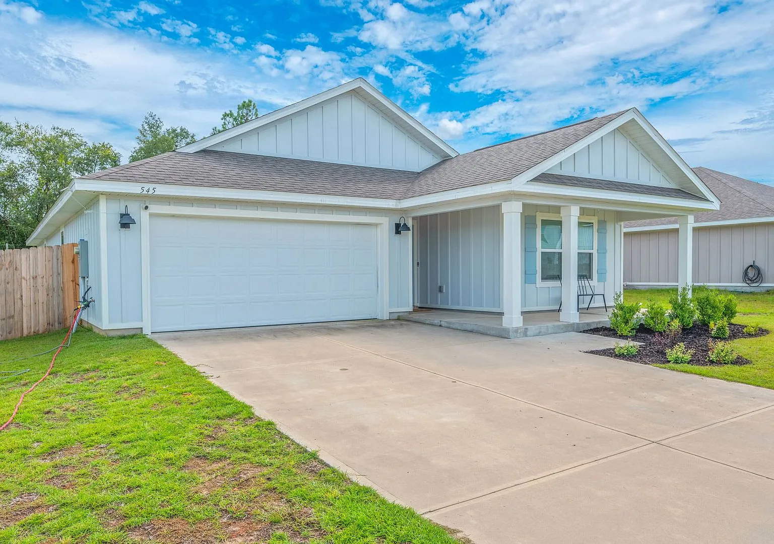 Home in Shoal River Landing- Community Pool! — Photo 4