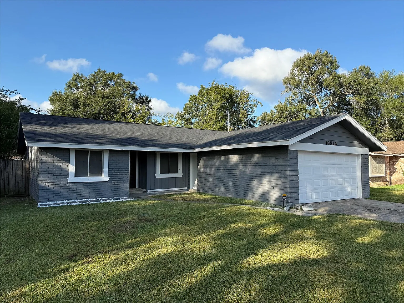 3 bed, 2.0 bath, 1418 sqft, $2,050 — Photo 2